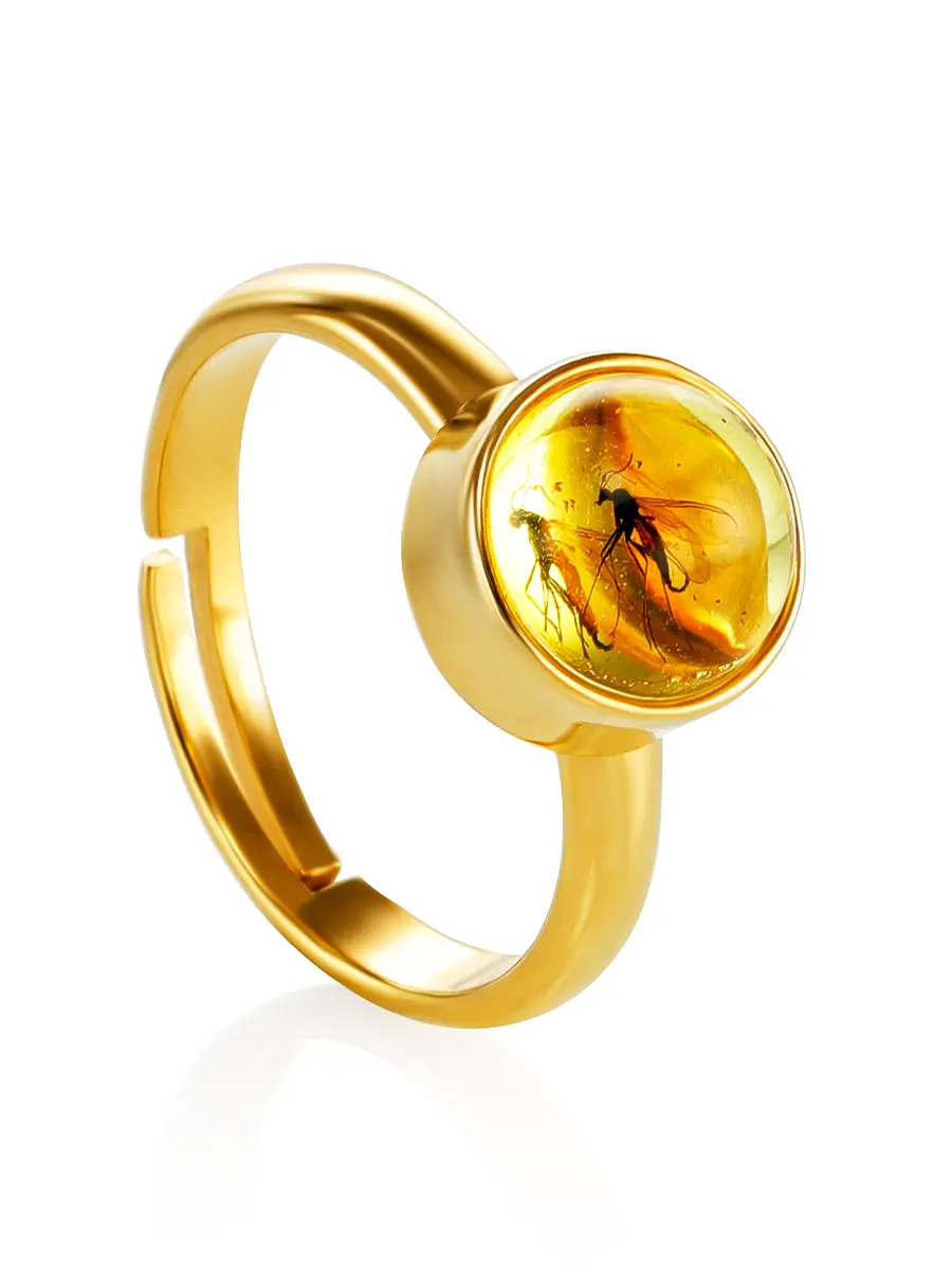 картинка Яркое кольцо «Клио» из янтаря с включением насекомого в онлайн магазине