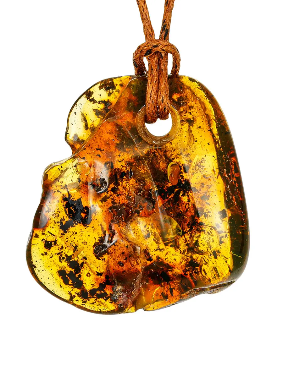 картинка Янтарный кулон необычной формы с природной текстурой в онлайн магазине