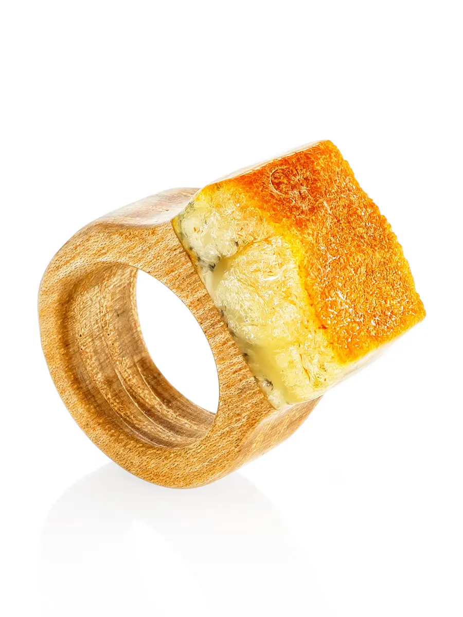 картинка Необычное кольцо из дерева с натуральным янтарём «Индонезия» в онлайн магазине