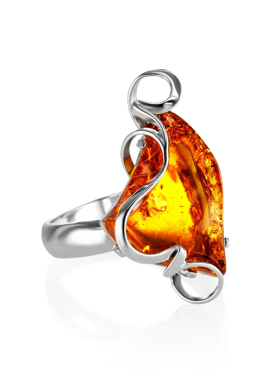 картинка Изящное серебряное кольцо с цельным натуральным янтарем коньячного цвета «Риальто» в онлайн магазине