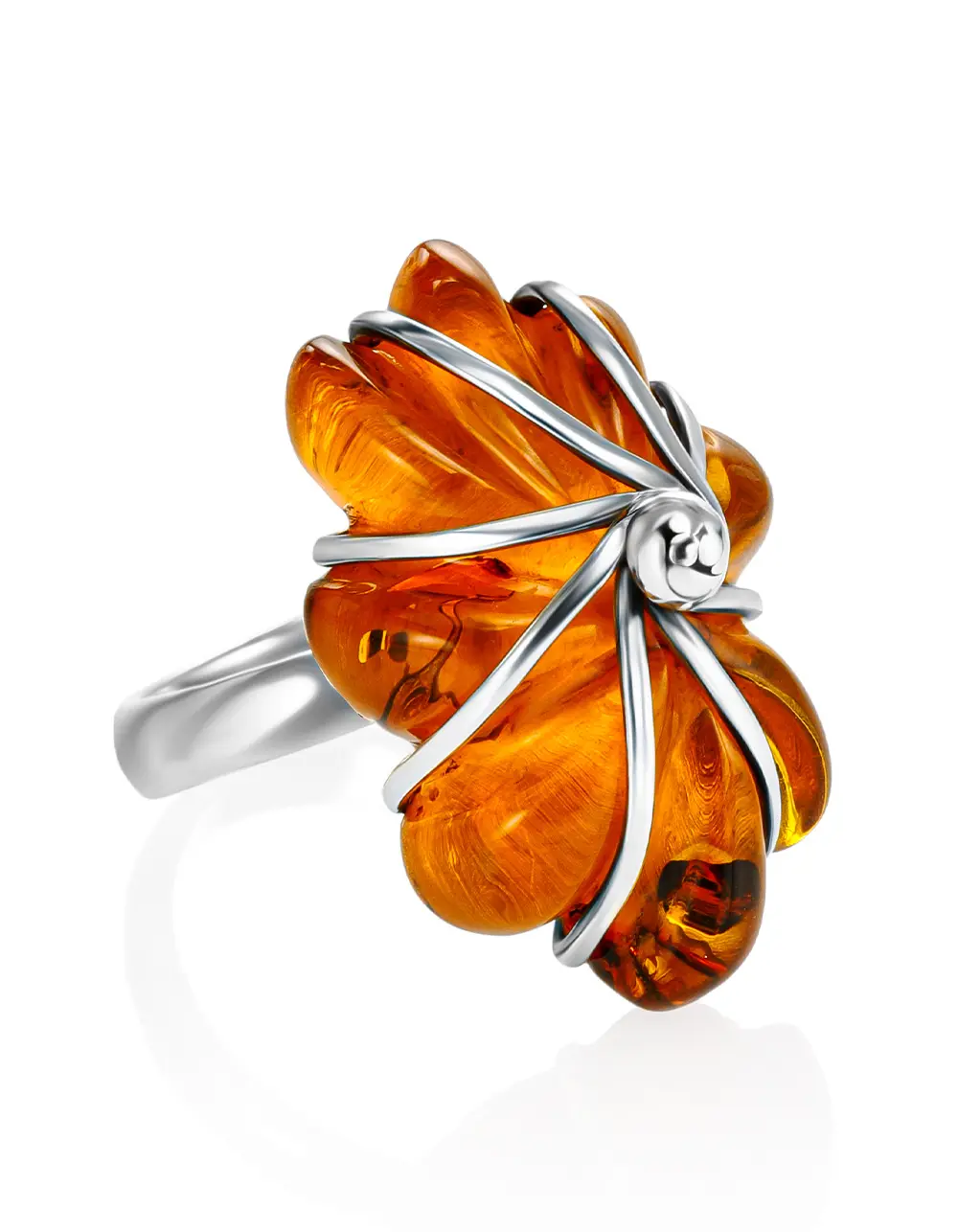 картинка Необычное кольцо с натуральным коньячным янтарём с резьбой в онлайн магазине