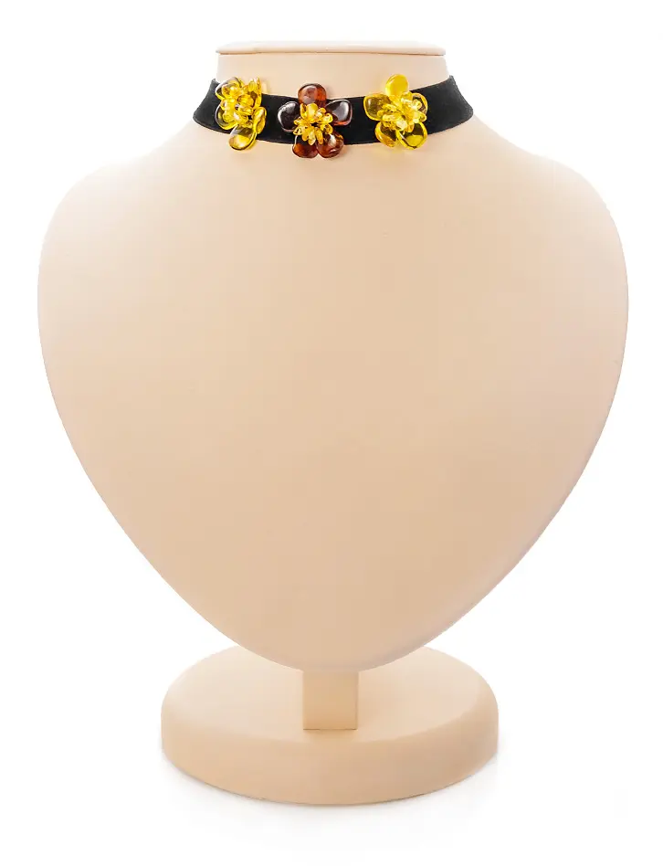картинка Бархатный чокер с яркими янтарными цветками из натурального янтаря «Шиповник» в онлайн магазине