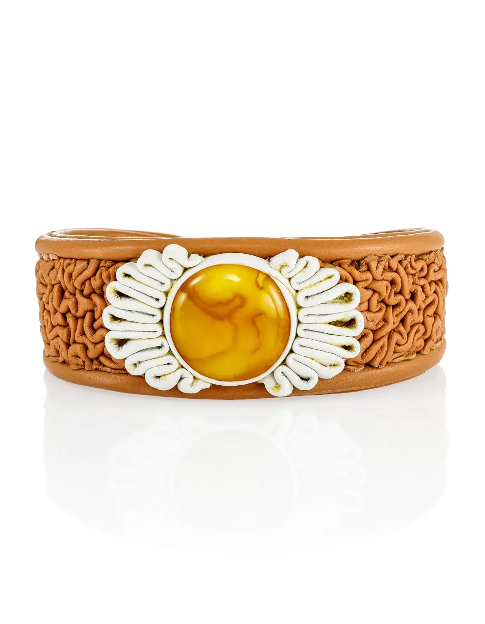 картинка Браслет-манжета «Нефертити» в романтичном дизайне из кожи и янтаря в онлайн магазине