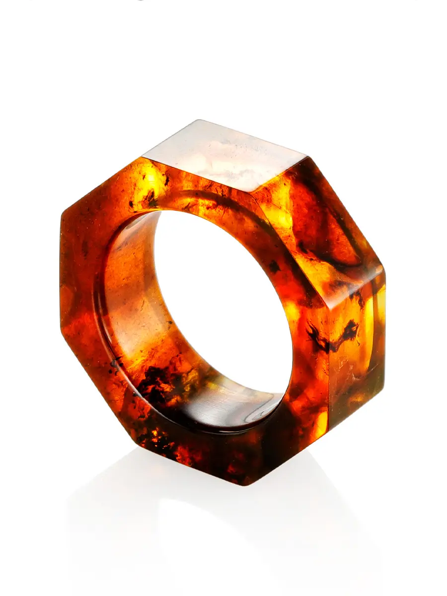 картинка Необычное кольцо из натурального формованного янтаря «Везувий восьмигранный» в онлайн магазине