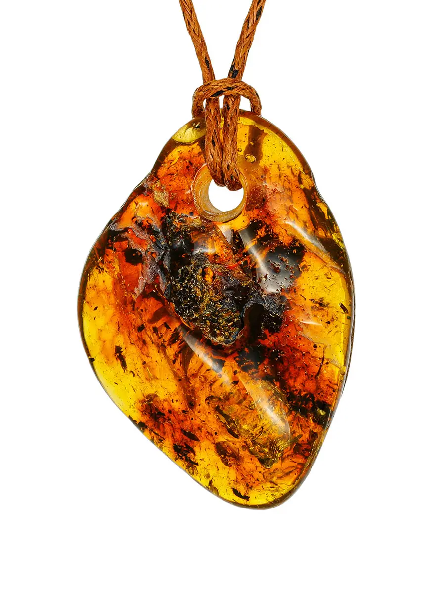 картинка Вытянутый кулон из цельного янтаря природной формы в онлайн магазине