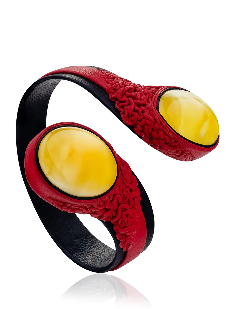 картинка Нарядный браслет из красной и чёрной кожи и натурального янтаря «Змейка» в онлайн магазине