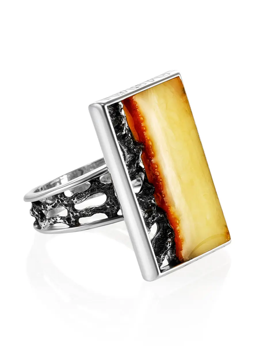 картинка Элегантное кольцо «Модерн» со вставкой из натурального пейзажного янтаря в онлайн магазине