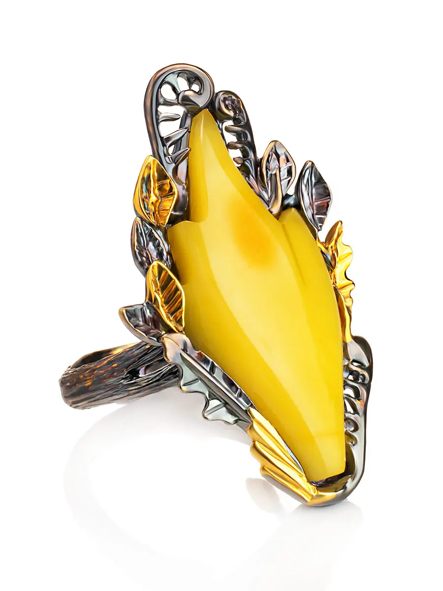 картинка Оригинальное кольцо из серебра с натуральным медовым янтарём «Канада» в онлайн магазине