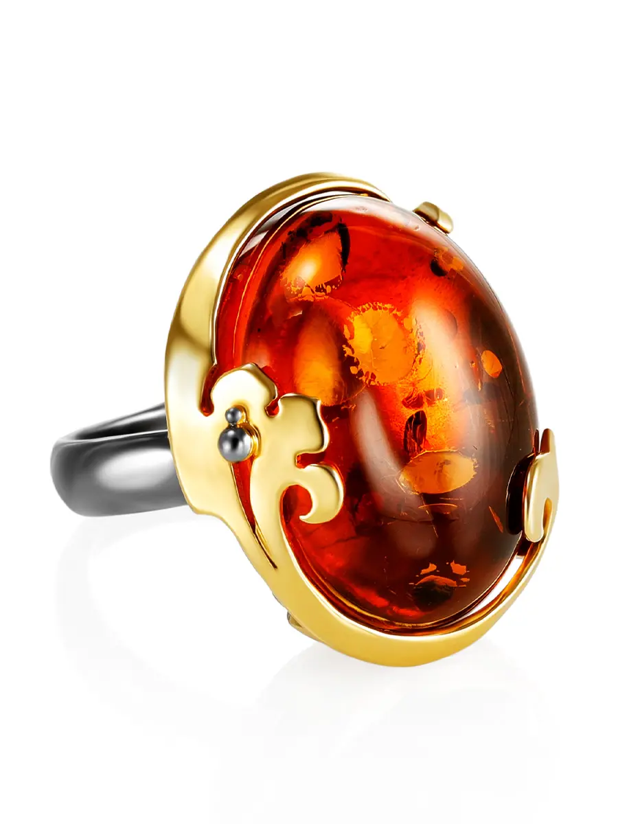 картинка Стильное кольцо из коньячного янтаря в серебре с позолотой «Версаль» в онлайн магазине