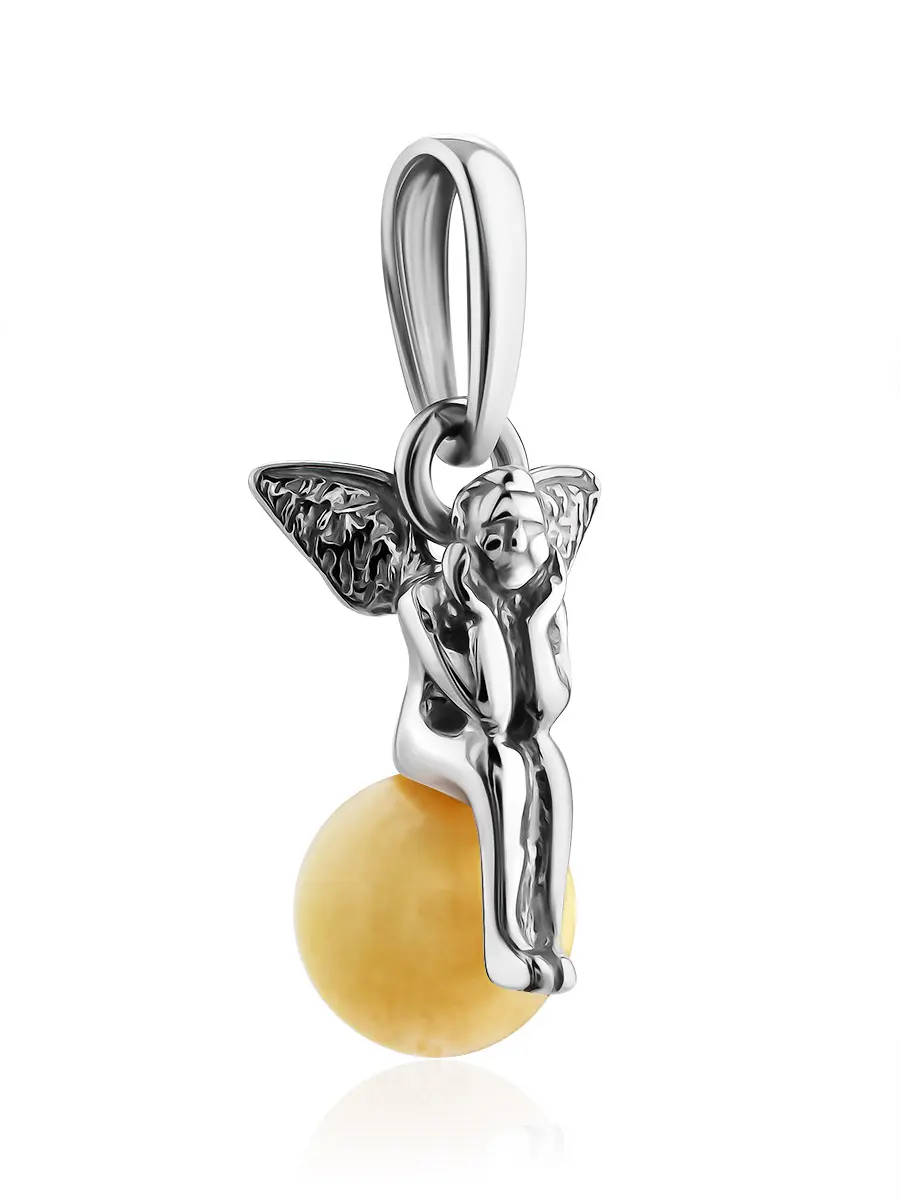 картинка Маленькая подвеска из натурального медового янтаря «Ангелок на шаре» в онлайн магазине