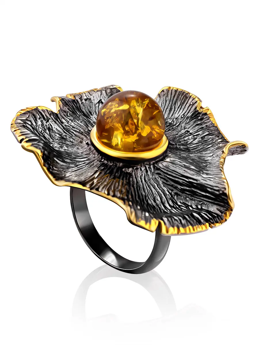 картинка Роскошное крупное кольцо из чернёного серебра с золочением и янтаря «Мак» в онлайн магазине