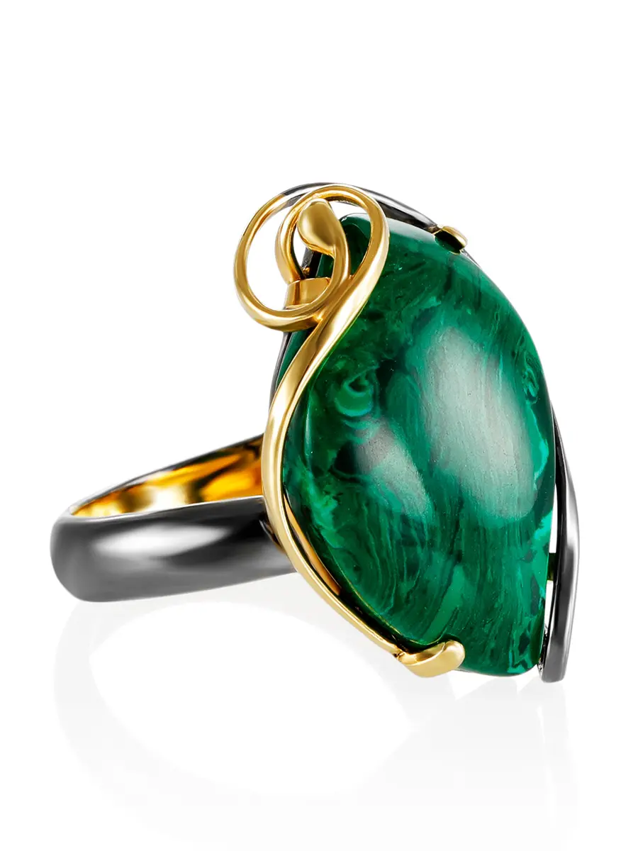 картинка Оригинальное кольцо из серебра с позолотой, украшенное малахитом «Серенада» в онлайн магазине