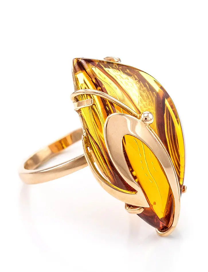 картинка Роскошное кольцо из золота 585 пробы с янтарем, украшенным инталиями «Одиссея» в онлайн магазине
