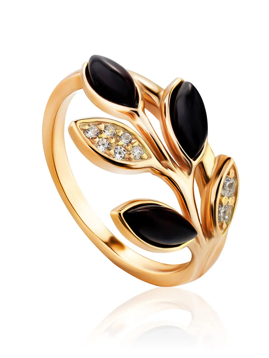 картинка Позолоченное кольцо с тёмно-вишнёвым янтарём и фианитами «Вереск» в онлайн магазине