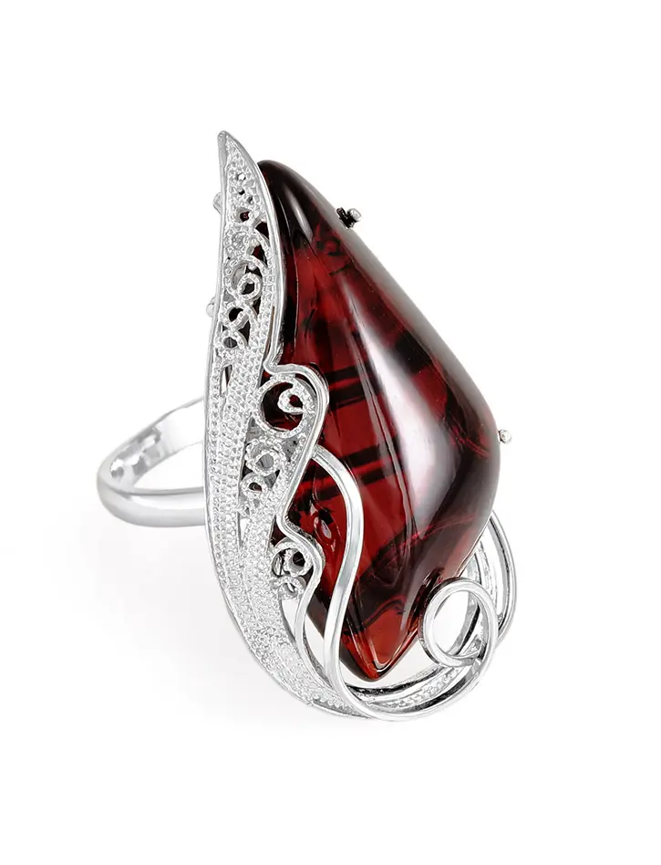 картинка Роскошное серебряное кольцо с крупным натуральным янтарем вишнёвого цвета «Крылышко» в онлайн магазине
