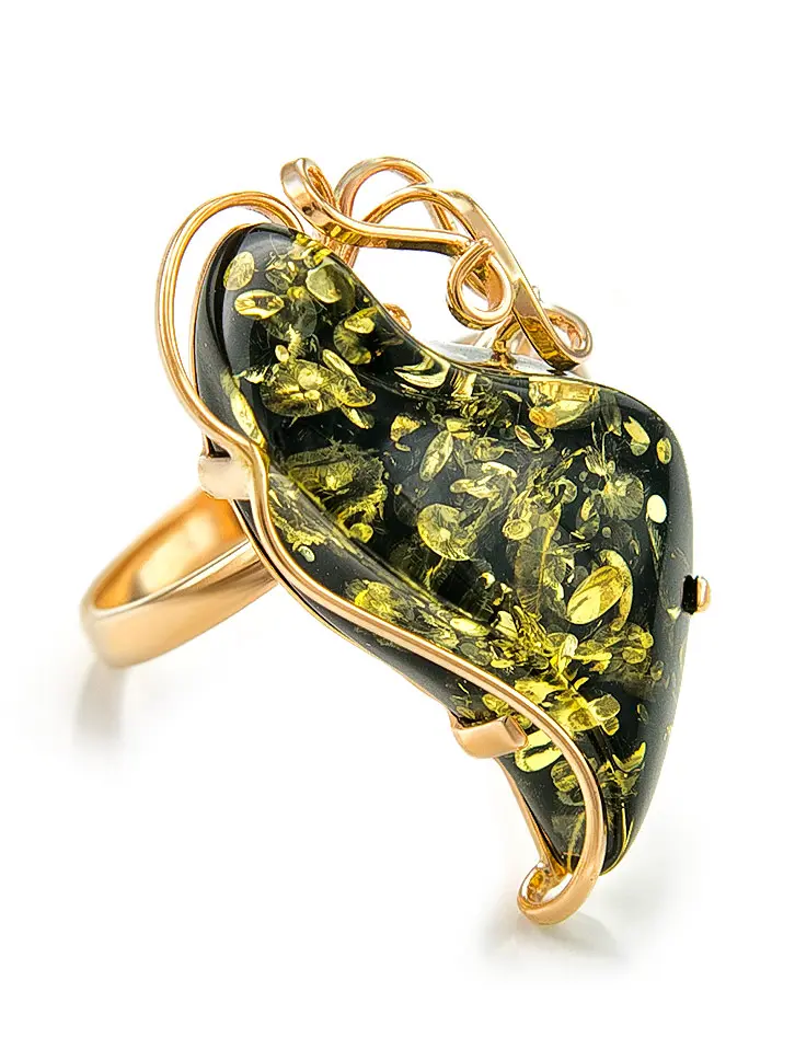 картинка Ажурное кольцо из золота и натурального янтаря зелёного цвета «Риальто» в онлайн магазине