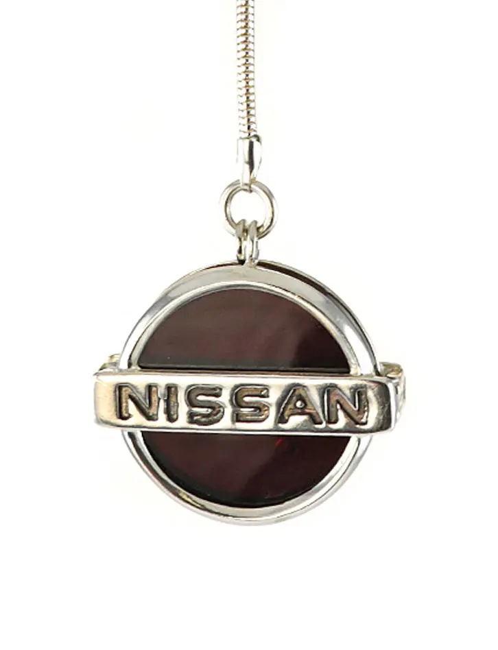 картинка Брелок из вишневого янтаря и серебра с логотипом автомобиля «Ниссан» в онлайн магазине