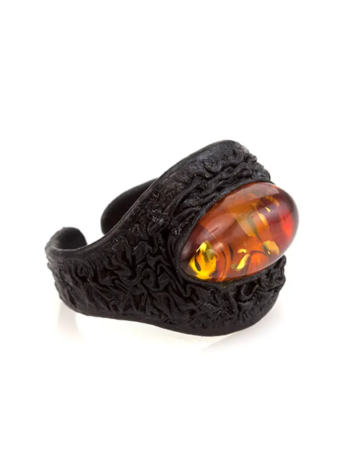 картинка Оригинальное кожаное кольцо со вставкой из натурального балтийского янтаря «Нефертити» в онлайн магазине