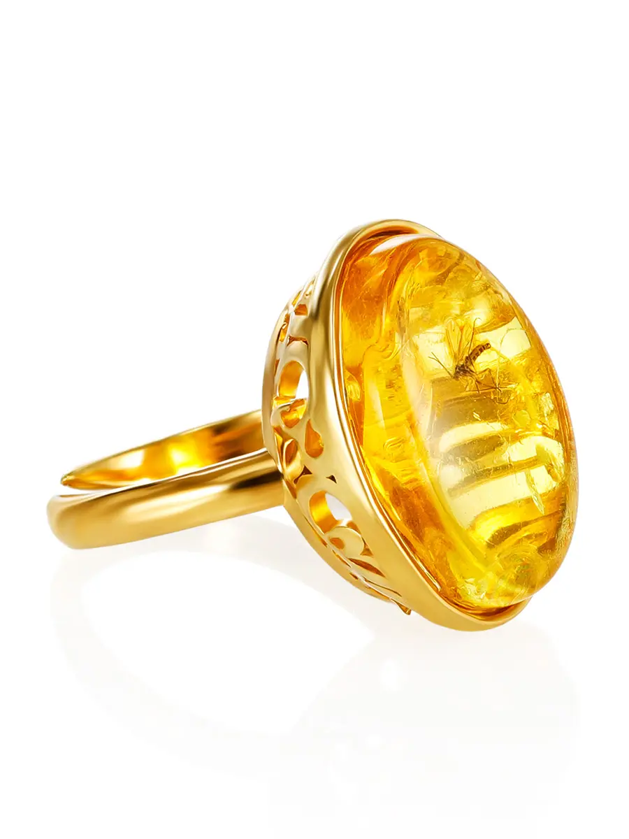 картинка Изящное кольцо «Клио» из янтаря с инклюзом мушки в онлайн магазине