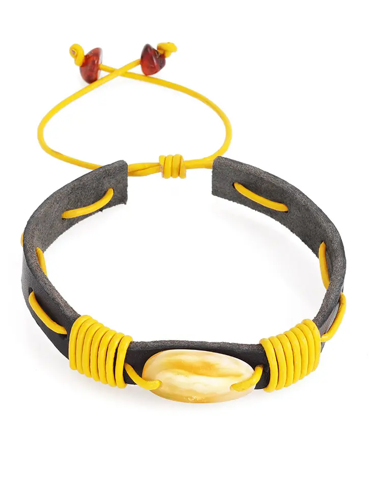 картинка Браслет из чёрной кожи с медовым янтарём «Копакабана» в онлайн магазине