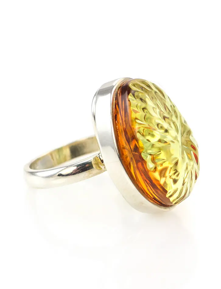 картинка Овальное кольцо из серебра с крупной вставкой натурального колумбийского янтаря «Лайм» в онлайн магазине