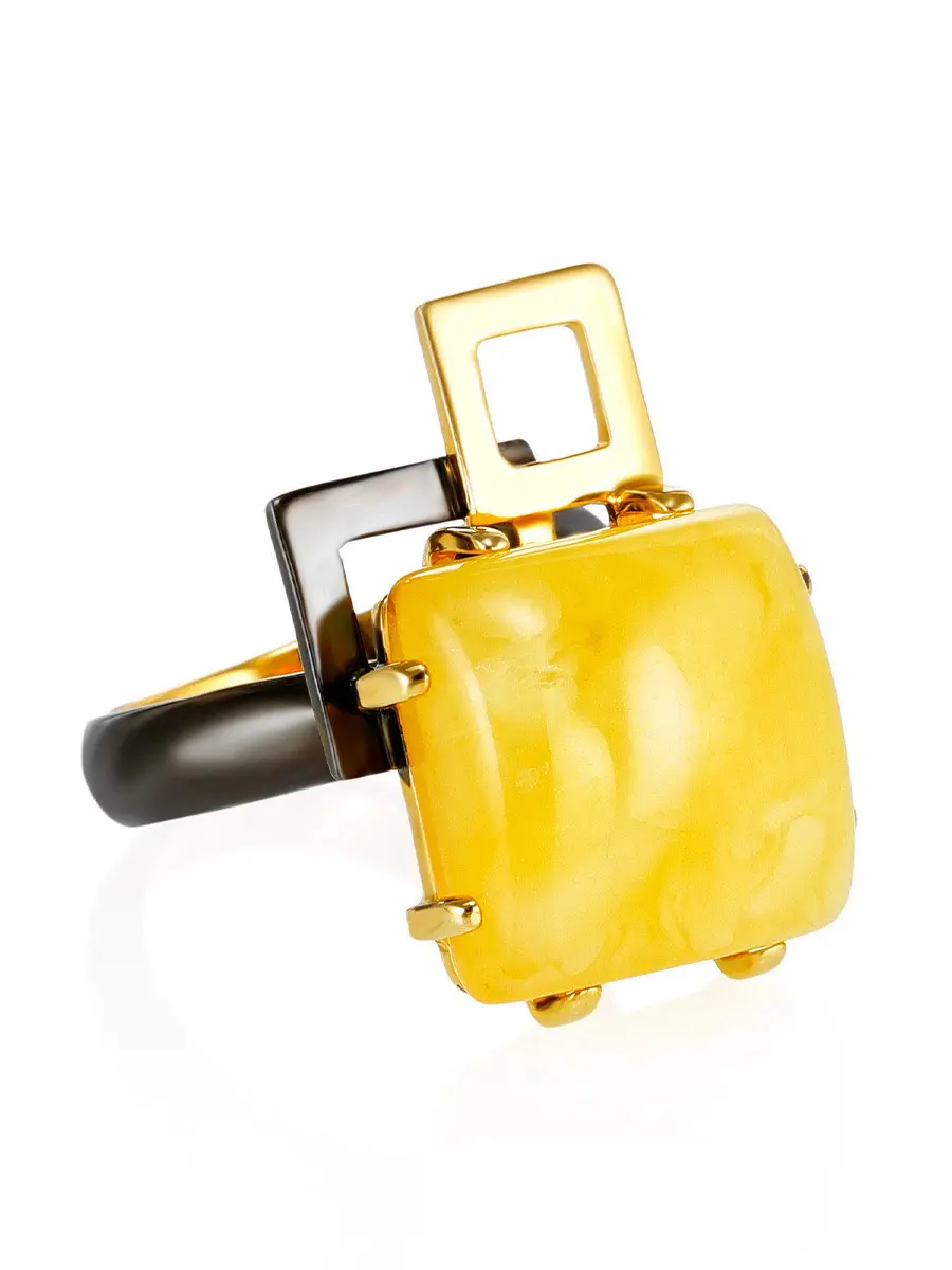 картинка Необычное кольцо из серебра и цельного медового янтаря «Пикассо» в онлайн магазине