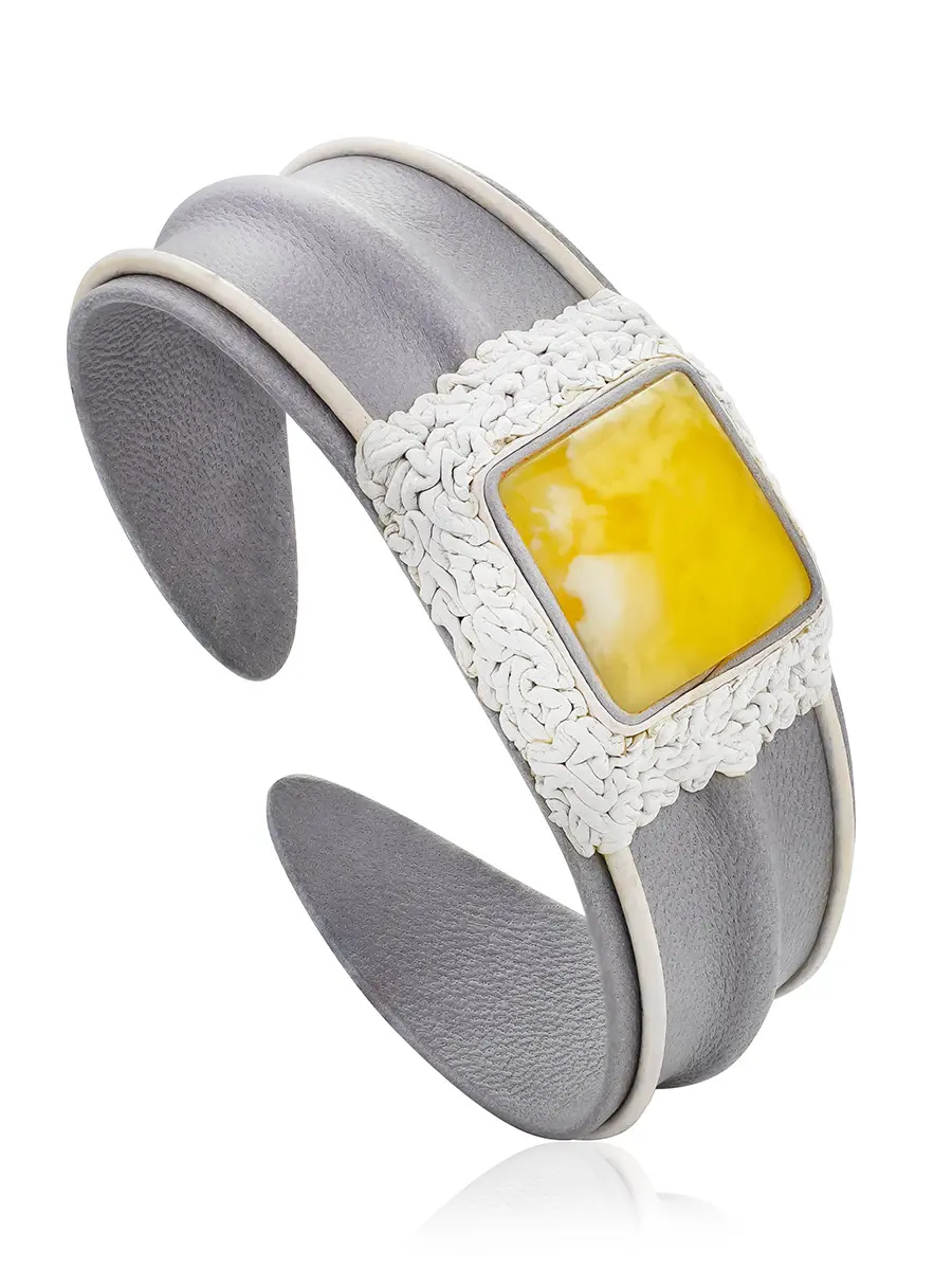 картинка Женственный браслет «Нефертити», украшенный янтарной вставкой медового цвета в онлайн магазине