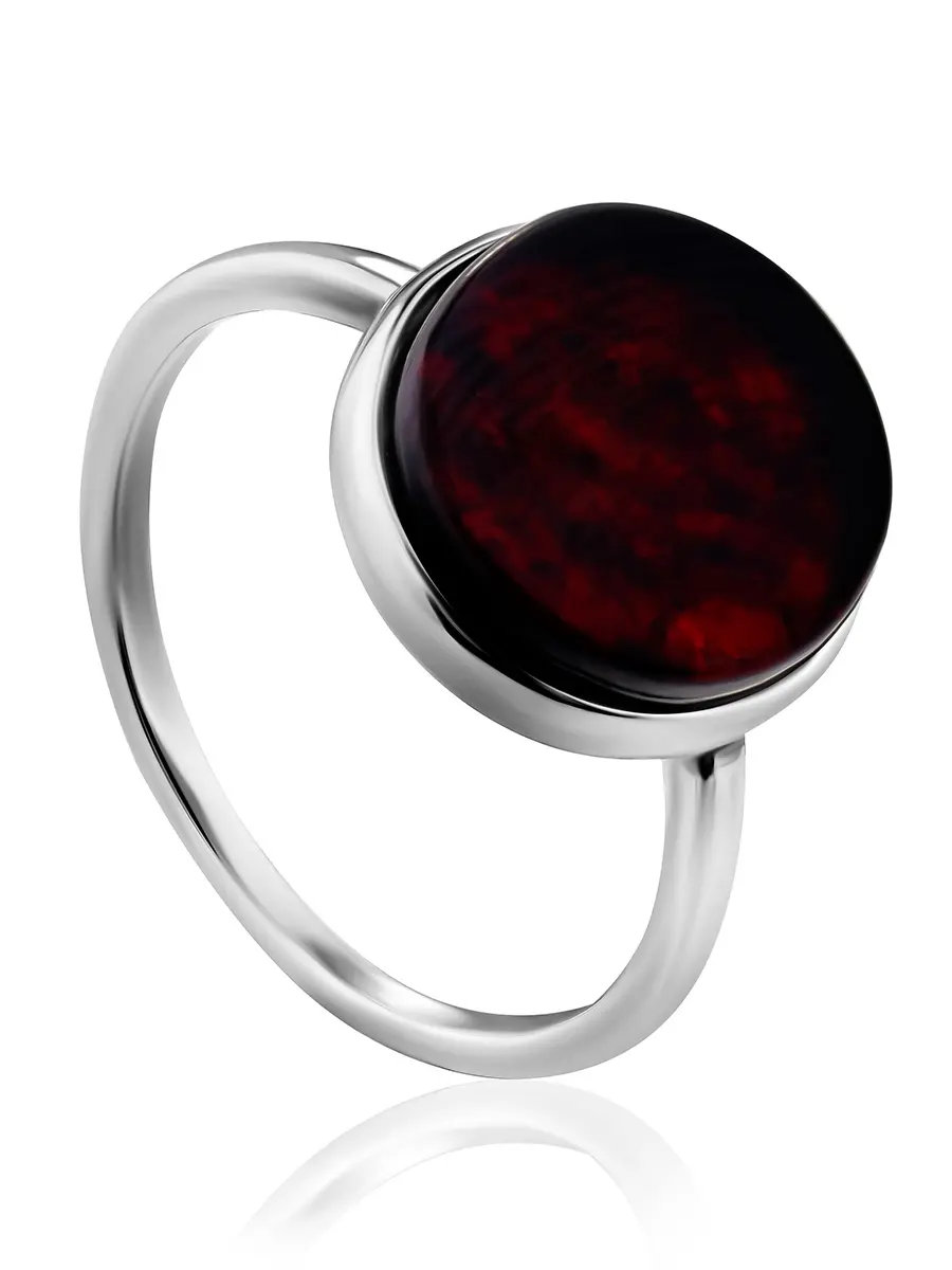 картинка Элегантное кольцо «Бенефис» из серебра и натурального тёмно-вишнёвого янтаря в онлайн магазине