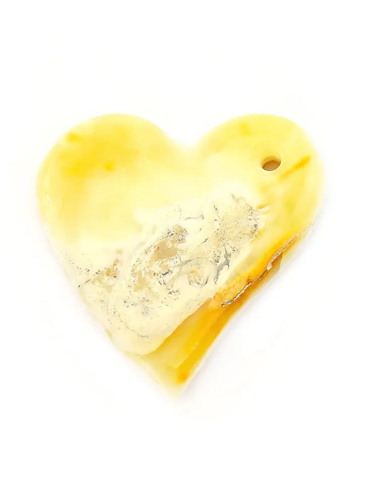 картинка Подвеска в форме сердца из натурального живописного янтаря молочно-медового цвета с голубоватым рисунком в онлайн магазине