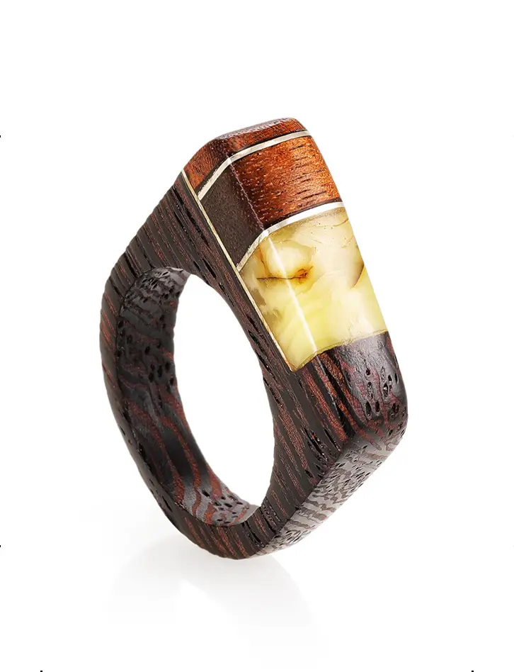 картинка Стильное кольцо из дерева с цельным медовым янтарём «Индонезия» в онлайн магазине