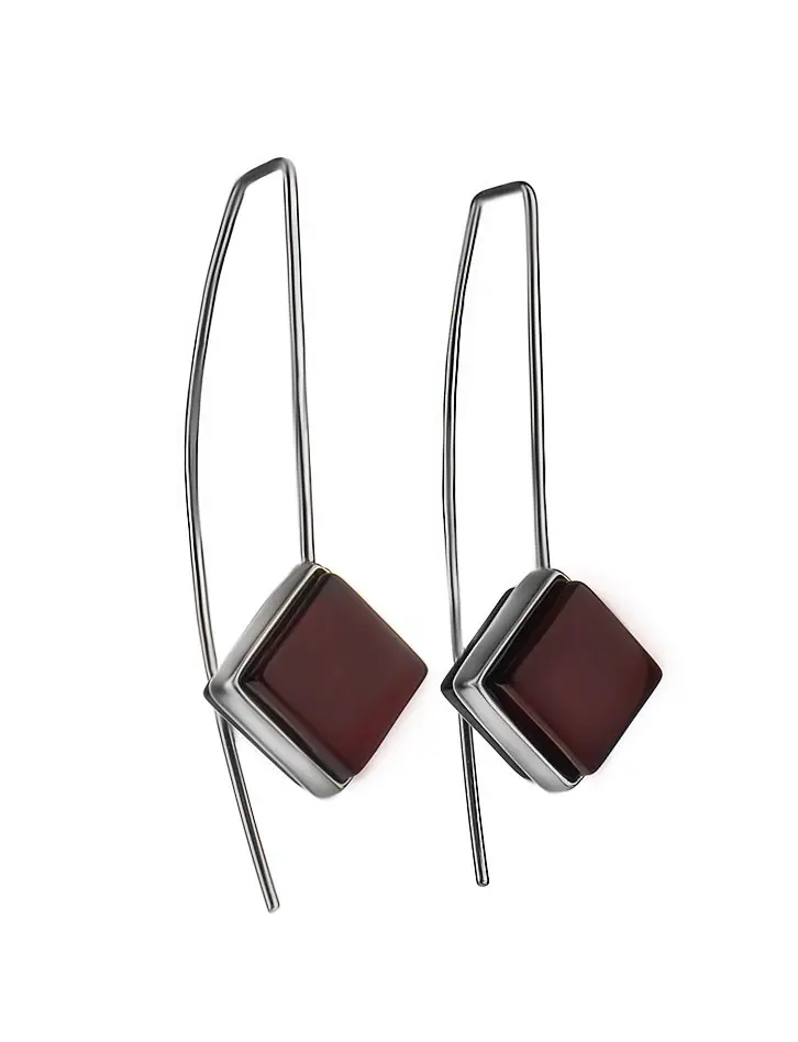 картинка Ультрамодные серьги-крючки из серебра и янтаря вишнёвого цвета «Овация» в онлайн магазине