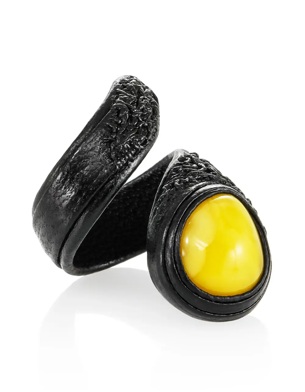 картинка Эффектное кольцо с янтарём насыщенного медового цвета «Змейка» в онлайн магазине