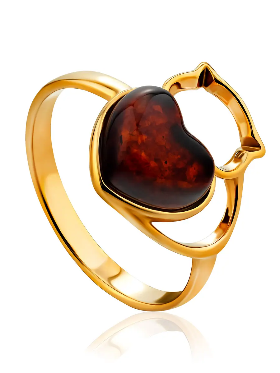 картинка Оригинальное кольцо из позолоченного серебра и янтаря вишнёвого цвета «Лямурр» в онлайн магазине