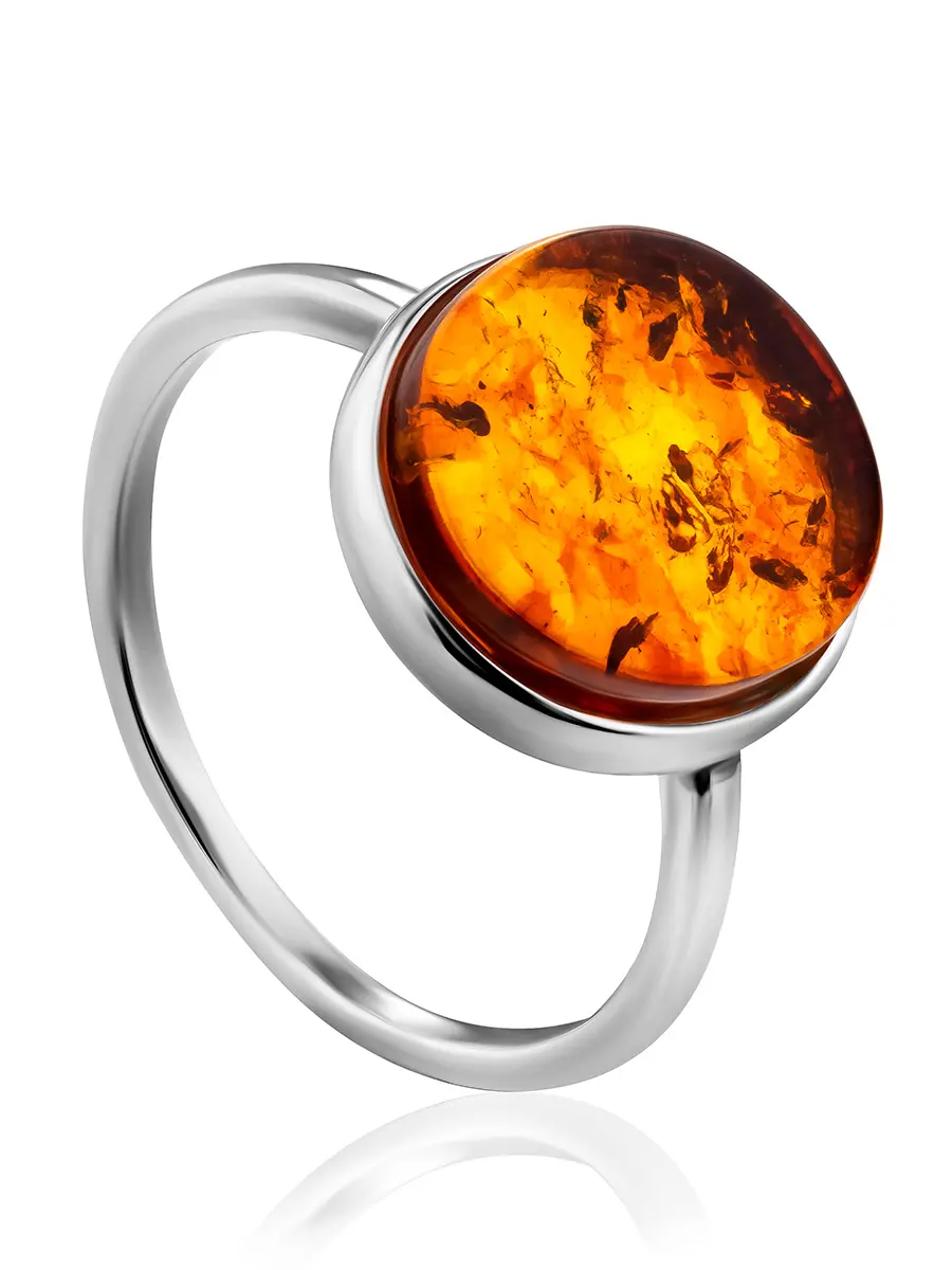 картинка Небольшое аккуратное кольцо «Бенефис» из серебра и янтаря коньячного цвета в онлайн магазине