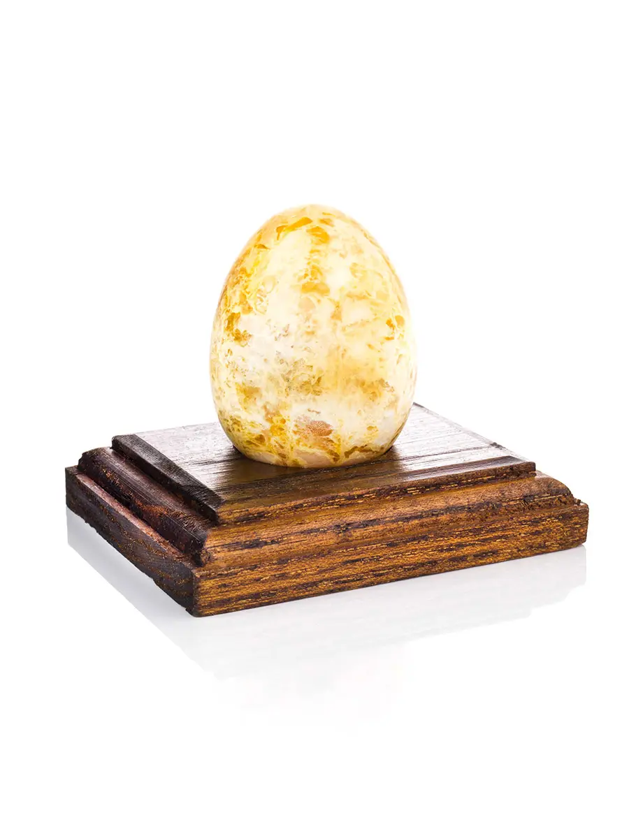 картинка Пасхальное яйцо из живописного формованного янтаря на подставке в онлайн магазине