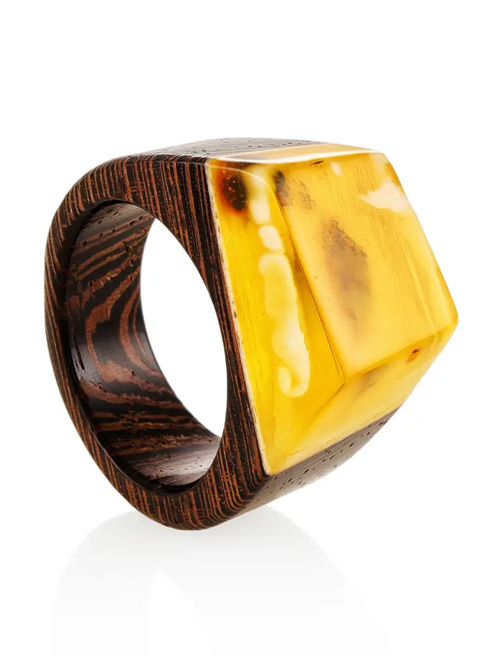 картинка Стильное кольцо из натурального балтийского янтаря и дерева «Индонезия» в онлайн магазине