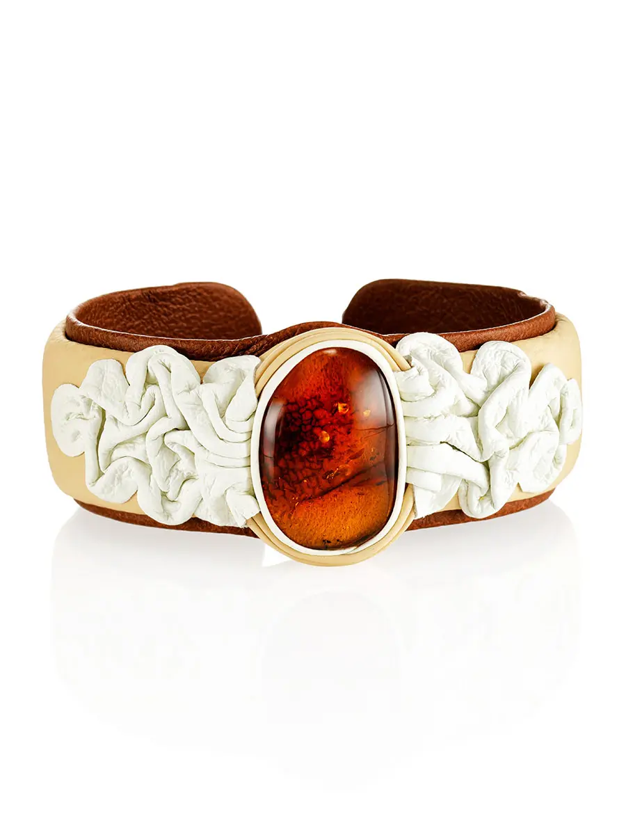 картинка Эффектный браслет из светлой кожи с натуральным янтарём  «Амазонка» в онлайн магазине