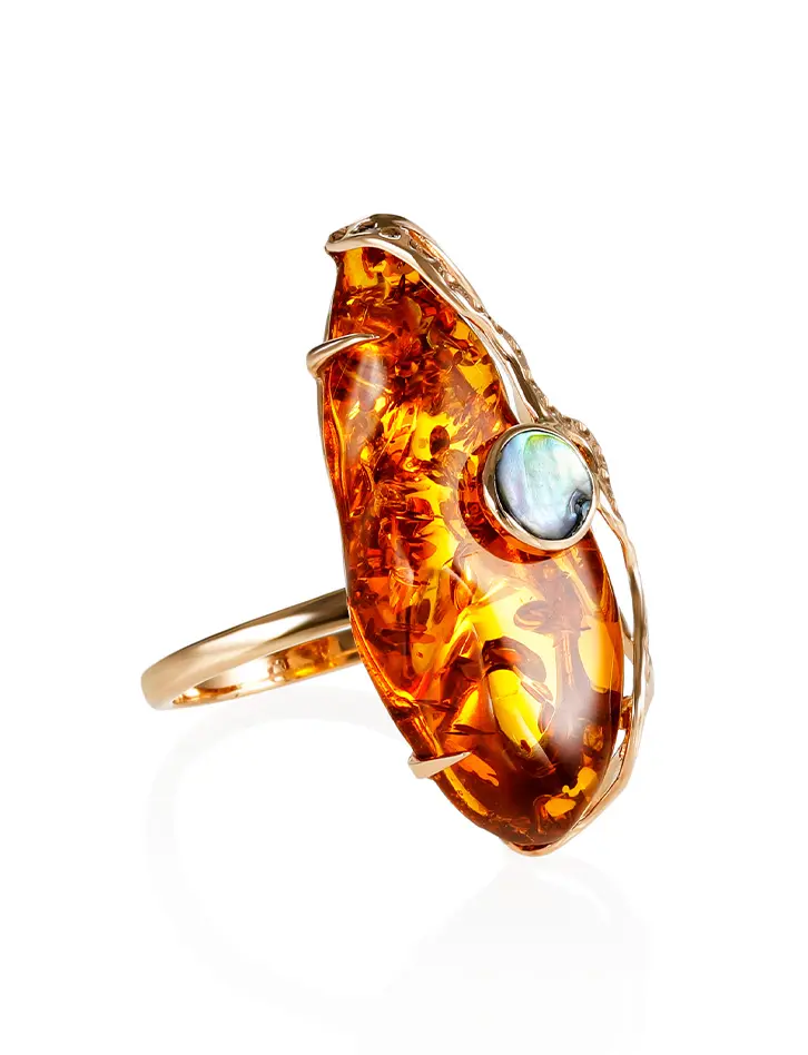 картинка Великолепное кольцо из золота 585 пробы с натуральным янтарем и перламутром «Атлантида» в онлайн магазине