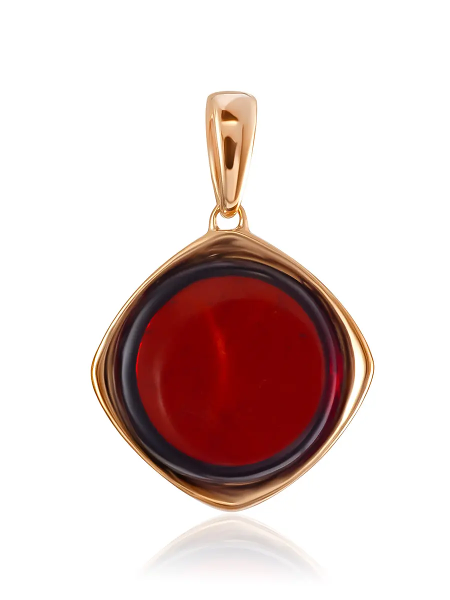 картинка Лёгкий позолоченный кулон «Монако» с янтарём вишнёвого цвета в онлайн магазине
