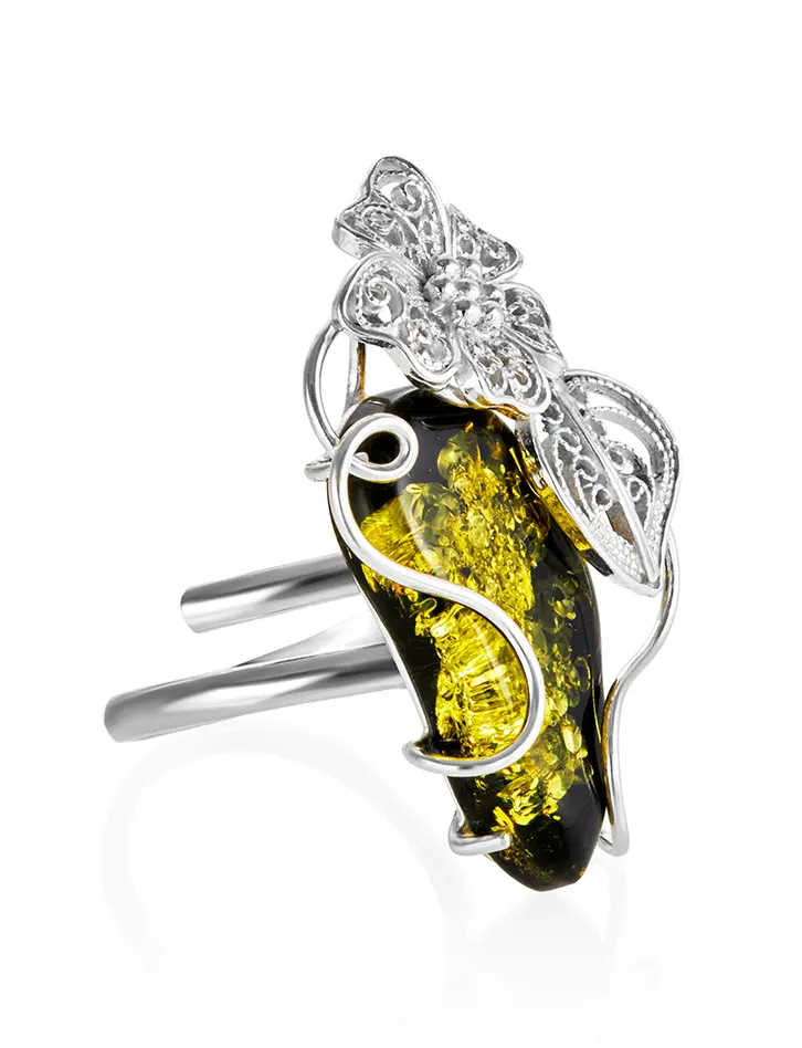 картинка Эффектное яркое кольцо из серебра и натурального балтийского янтаря зелёного цвета «Филигрань» в онлайн магазине