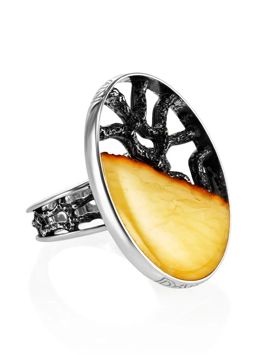 картинка Овальное ажурное кольцо со вставкой из цельного янтаря «Модерн» в онлайн магазине