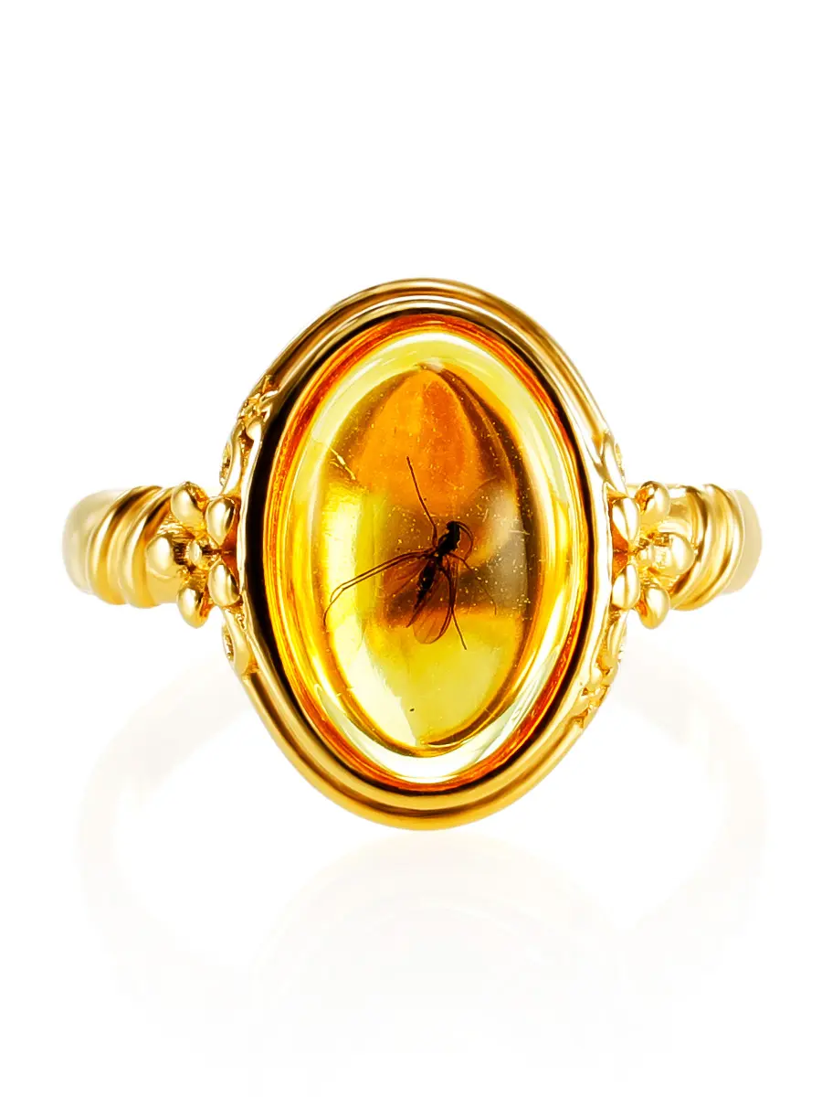 картинка Изящное кольцо «Клио» из янтаря с инклюзом насекомого в онлайн магазине