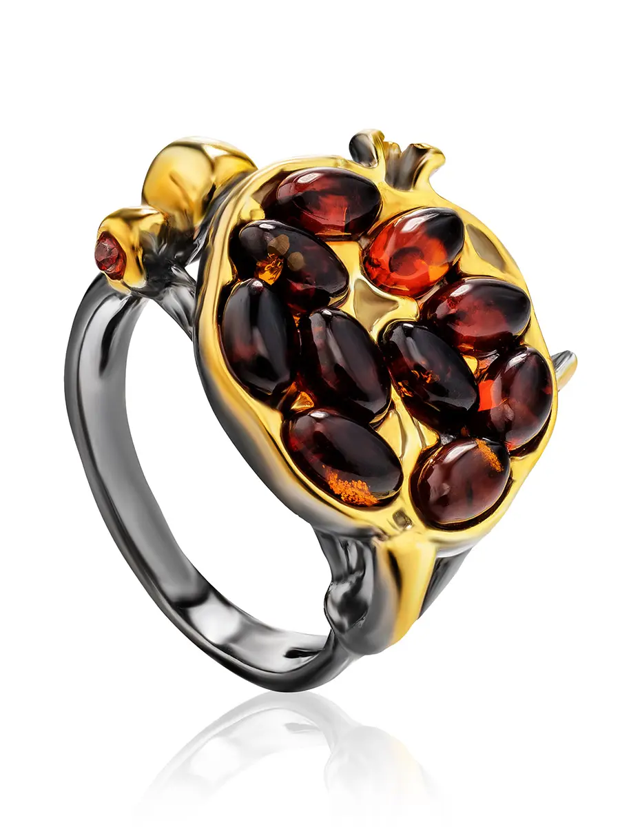 картинка Эффектное серебряное кольцо с вишнёвым янтарём «Гранат» в онлайн магазине