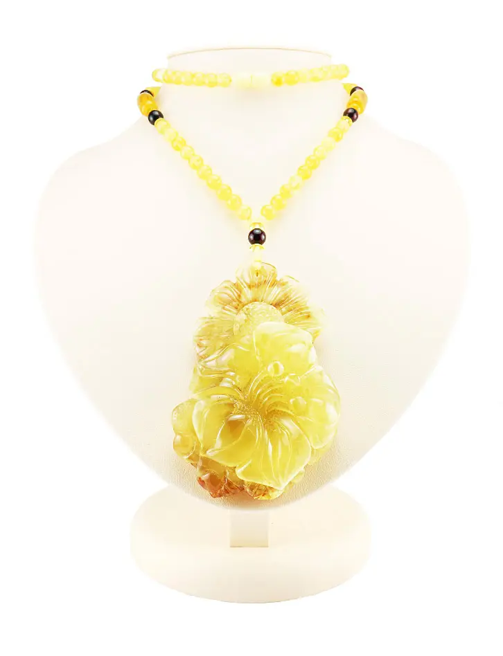 картинка Светло-медовые янтарные бусы с великолепной крупной подвеской «Резьба цветы» в онлайн магазине