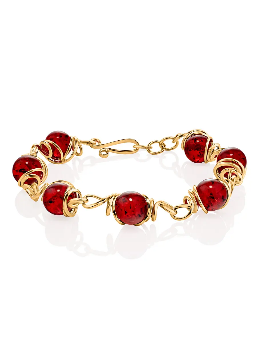 картинка Эффектный золоченный браслет «Валенсия» с ярко-красным янтарём в онлайн магазине