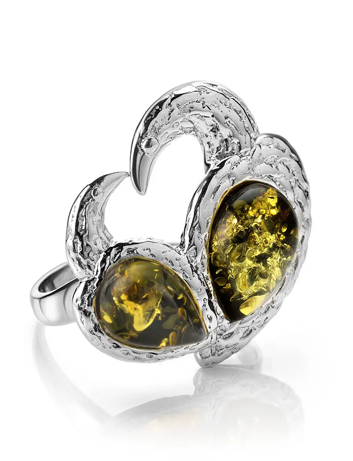 картинка Необычные серебряное кольцо, украшенное янтарём зелёного цвета «Лирика» в онлайн магазине
