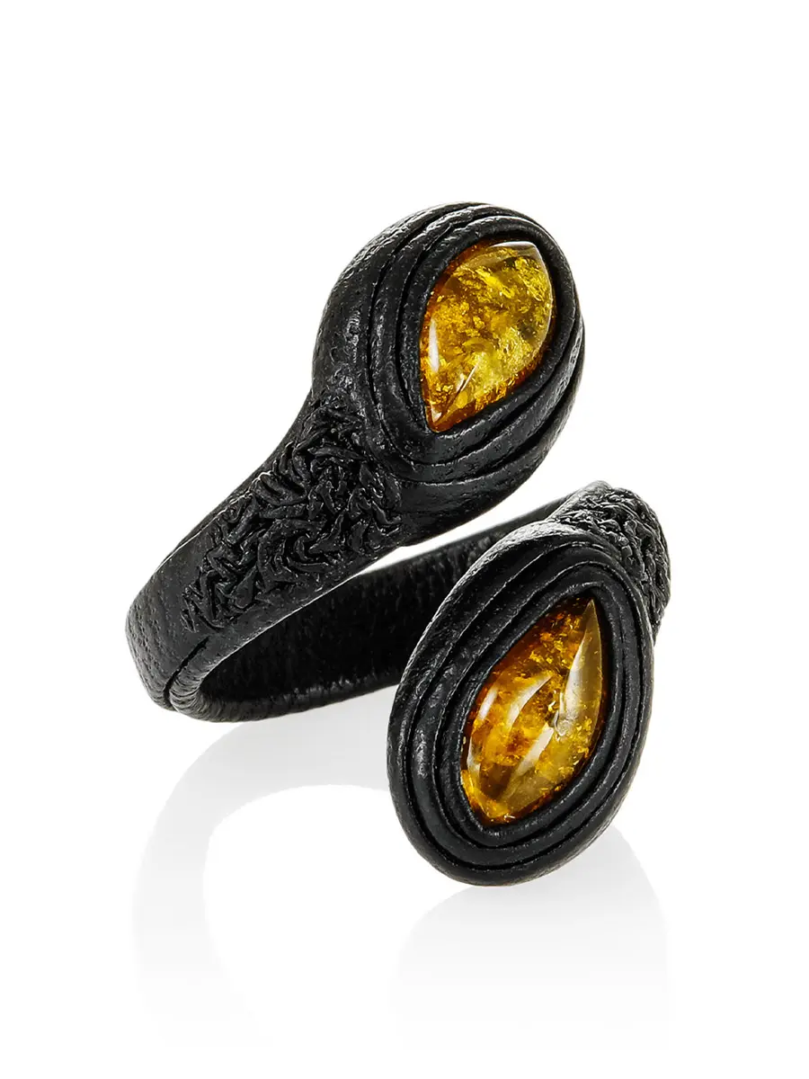 картинка Стильное необычное кольцо из зелёного янтаря в коже «Змейка тонкая двойная» в онлайн магазине