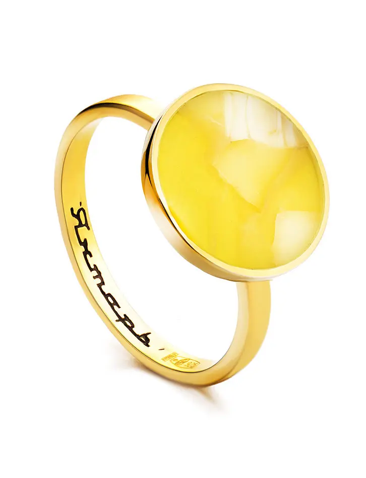 картинка Стильное кольцо из позолоченного серебра и медового янтаря «Монако» Янтарь® в онлайн магазине
