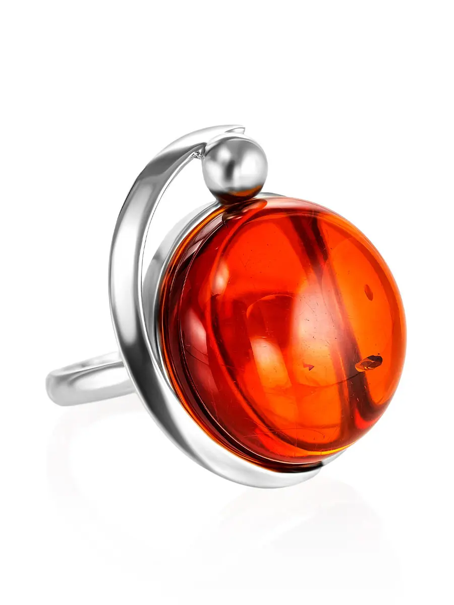 картинка Серебряное кольцо с крупной вставкой из натурального янтаря насыщенного коньячного цвета в онлайн магазине
