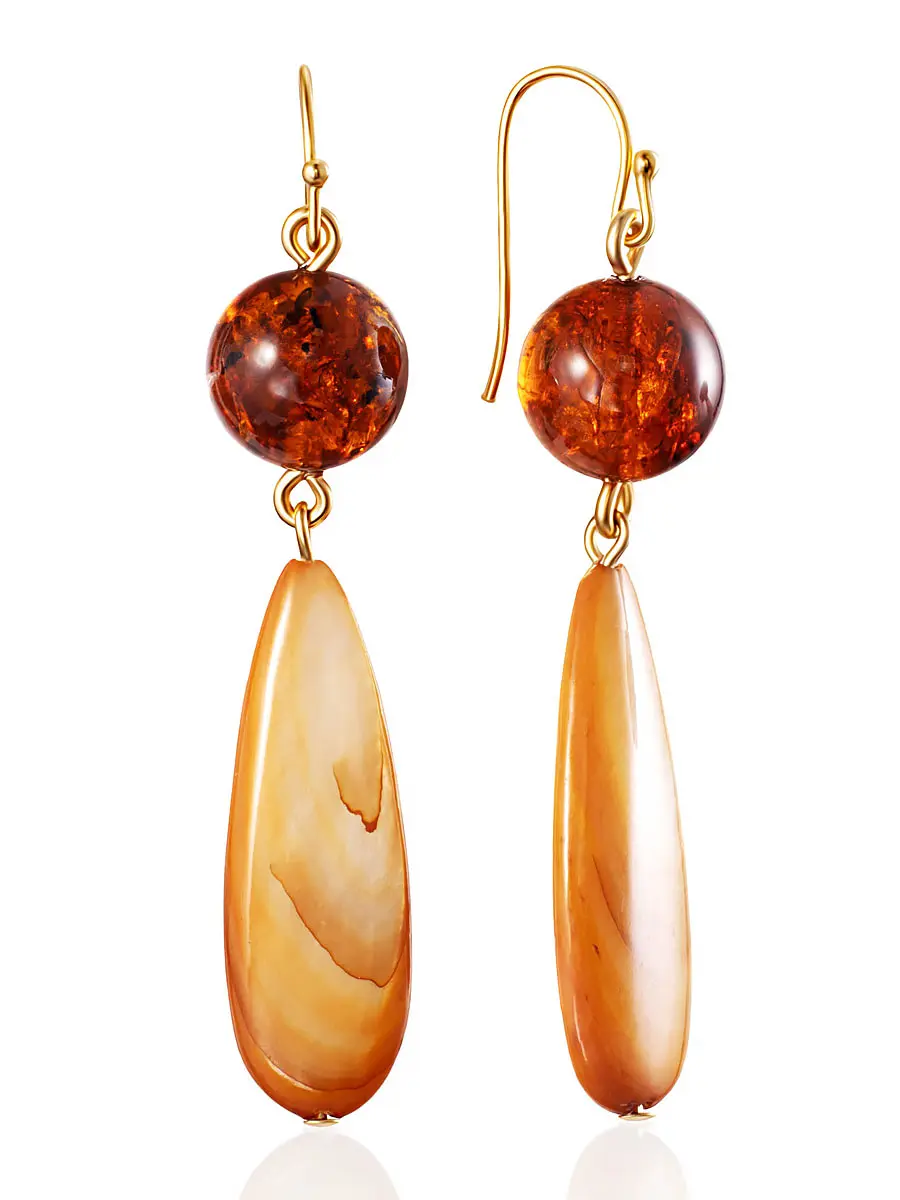 картинка Эффектные серьги-крючки с натуральным янтарём и перламутром в онлайн магазине